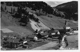 Untergries mit Kirche Richtung Süden gegen den Sattelberg gesehen