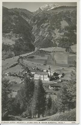 Neustift mit Blick ins Bachertal und Hohen Burgstall (2613m)