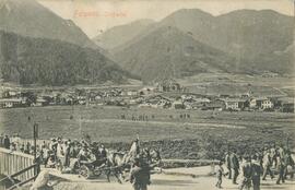 Prozession in Fulpmes Blick zum Grand Hotel Stubai