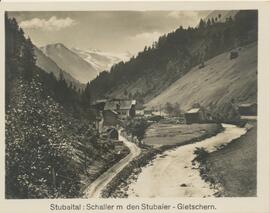 Schaller mit Blick auf den Gletscher