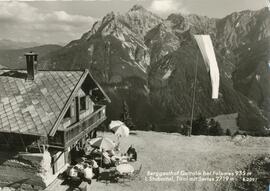 Berggasthof Galtalm mit Serles (2719m)