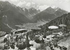 Jausenstation Vergör mit Blick zum Pinnistal