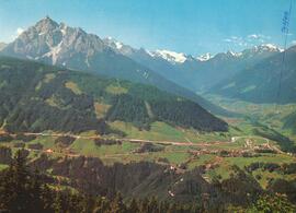 Brennerautobahn A12 bei Schönberg Blick zum Stubaier Gletscher