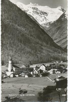 Neustift mit Blick auf Gletscher