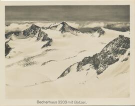 Becherhaus (3203m) mit Botzer