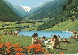 Freischwimmbad Neustift mit Blick zum Gletscher