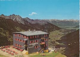 Elferhütte mit Blick zur Nordkette