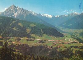 Brennerautobahn A12 bei Schönberg Blick zum Stubaier Gletscher