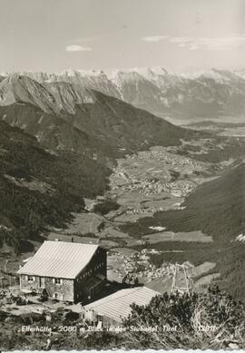 Elferhütte mit Blick übers Stubaital zur Nordkette