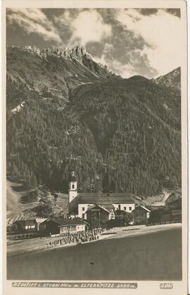 Neustift mit Blick auf die Elferspitze (2499m)