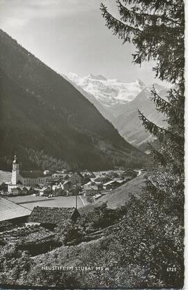 Neustift mit Blick auf Gletscher