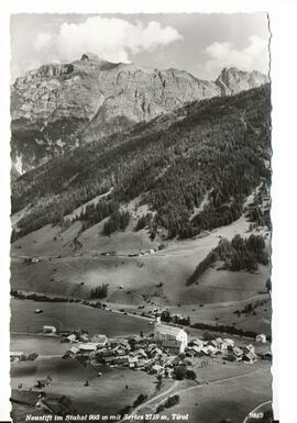 Neustift mit Blick auf die Serles (2719m)