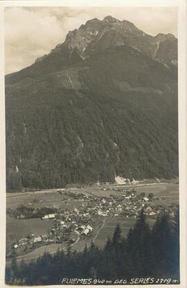 Blick auf Fulpmes (940m) und die Serles (2719m)