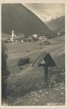 Neustift mit Blick auf Gletscher