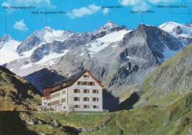 Franz Sennhütte mit Bergpanorama