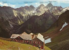 Nürnberger Hütte mit Bergpanorama