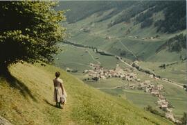 Blick auf Neustift vom Wanderweg Kartnall