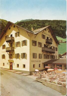 Gasthof Hofer mit Gastgarten am Dorfplatz