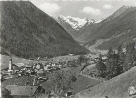 Neustift mit Blick auf Gletscher