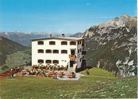 Elferhütte mit Blick zur Nordkette