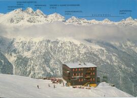 Elferhütte mit Bergpanorama