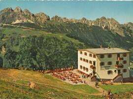 Elfer Hütte mit Blick zur Kaserstattalm