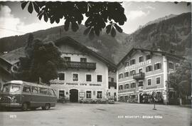 Dorfplatz mit Salzburgerhof und Gasthof Jenewein