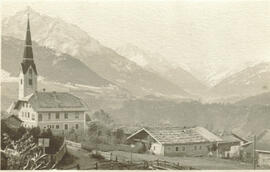 Dorfansicht, Kirchturm und altes Schulhaus