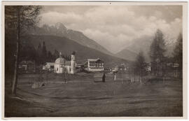 Blick auf Seekirche, Gasthof und Pension &quot;Wetterstein&quot; mit Wettersteingebirge und Karwe...