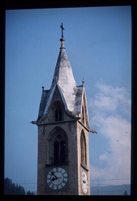 Kirchturm mit Madonnen, Kirchenrenovierung